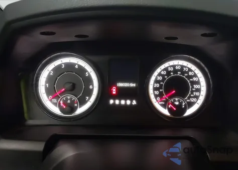 2018 Ram 1500 Express 4X4 6'4 Box z USA, uszkodzony, nr VIN 1C6RR7FG6JS308555